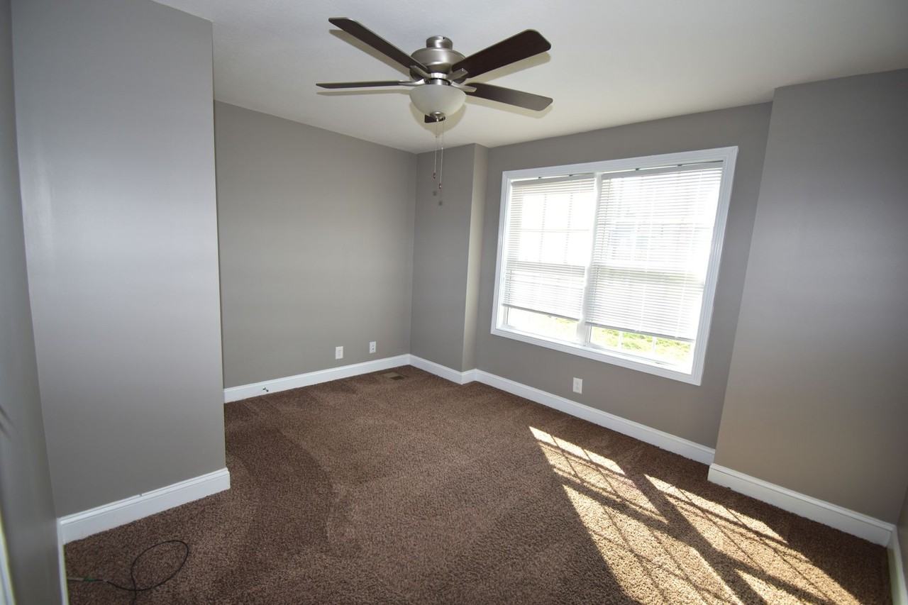 207 Geneva Ln - Photo 5 of 28