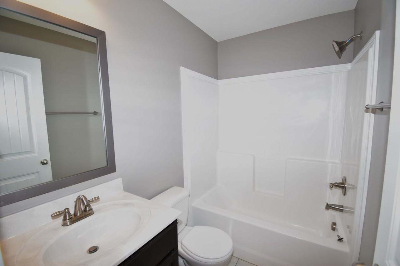 207 Geneva Ln - Photo 7 of 28