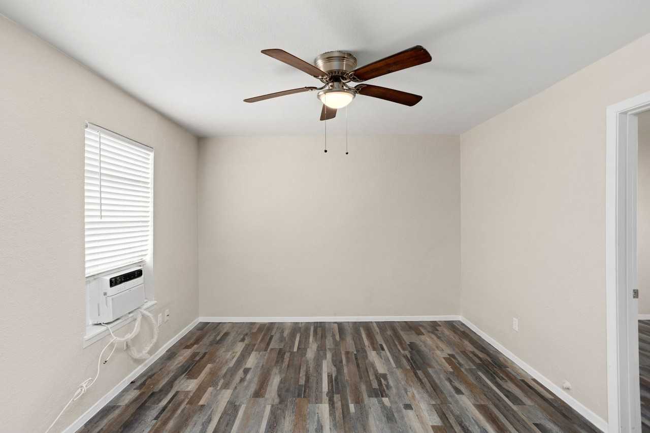 235 Kelsey Avenue - Photo 3 of 13