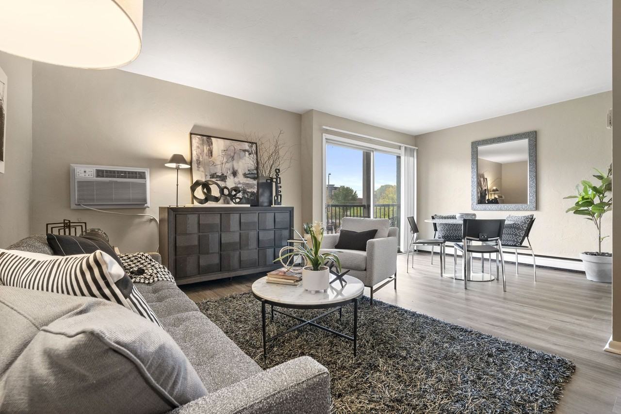 4531 W 36 1/2 St - Photo 3 of 18