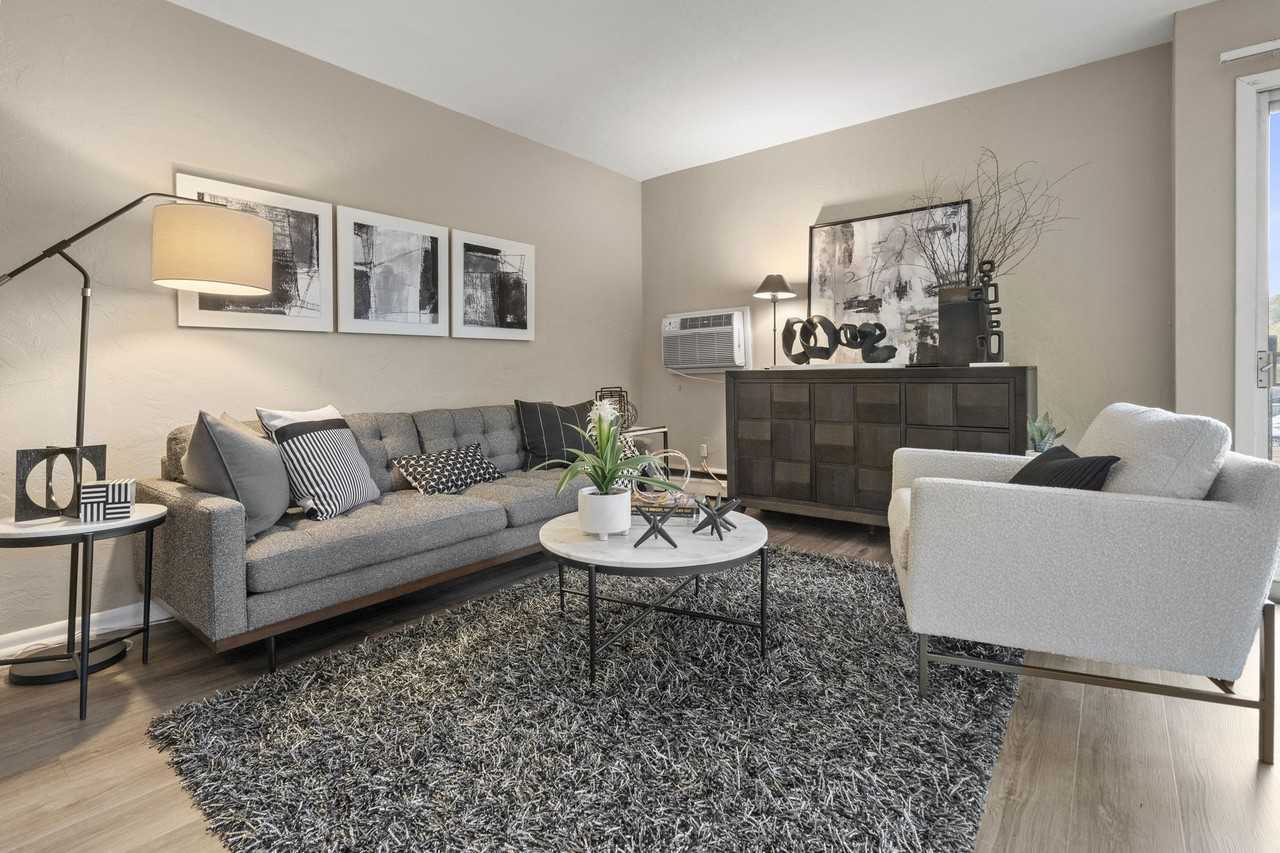 4531 W 36 1/2 St - Photo 4 of 18