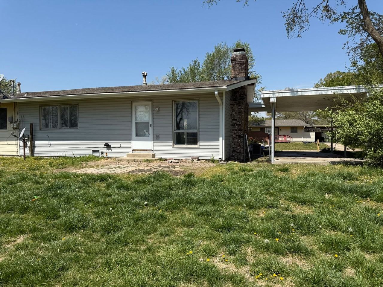 1311 Sw 72nd Pl - Photo 2 of 12