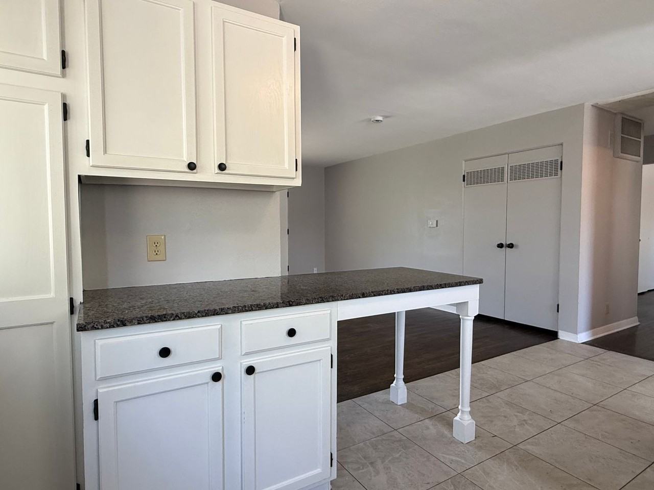 1311 Sw 72nd Pl - Photo 5 of 12