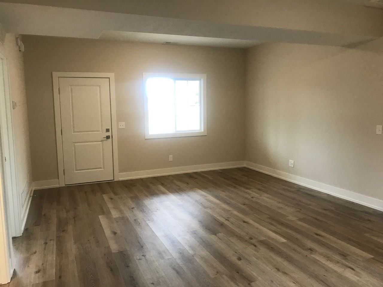 1352 6th St - Photo 4 of 15