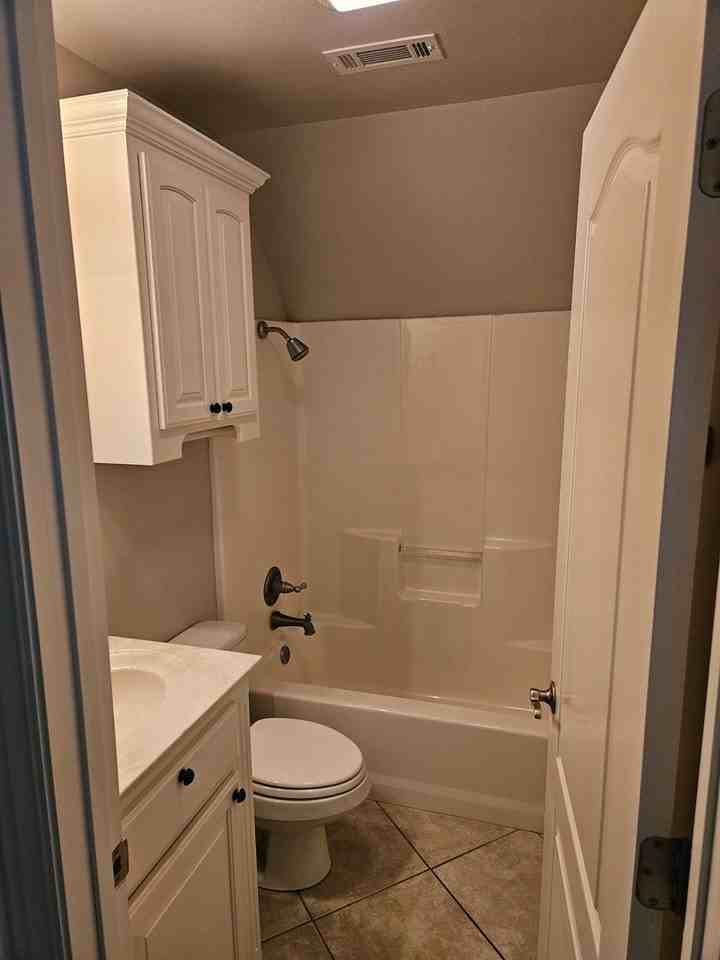 3857 W Edgewater Dr - Photo 2 of 17