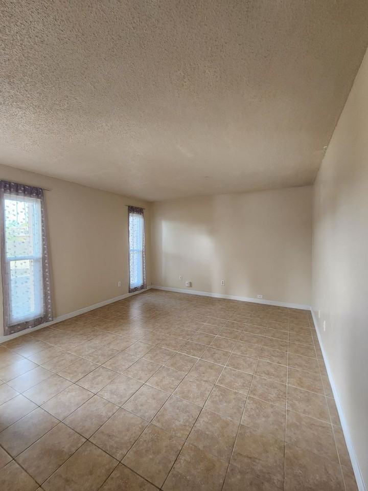 2291 Pipestone Ct - Photo 4 of 20