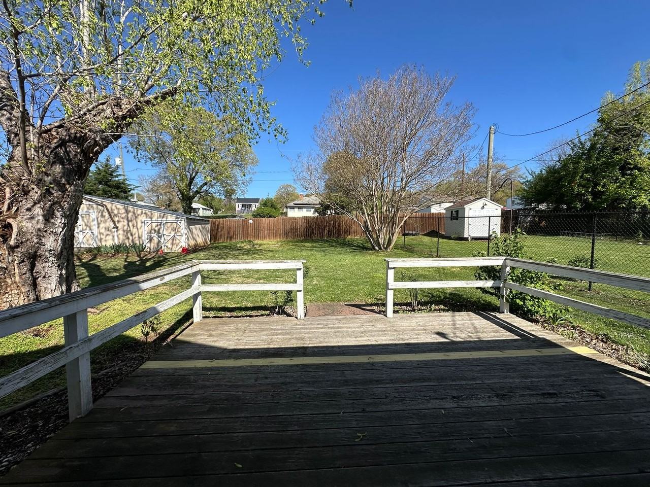 1006 7th St - Photo 2 of 10