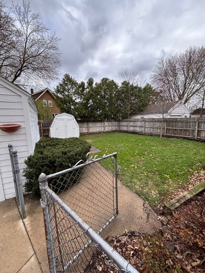 709 Mulford Dr Se - Photo 3 of 18