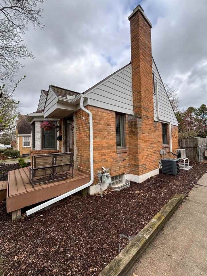 709 Mulford Dr Se - Photo 6 of 18