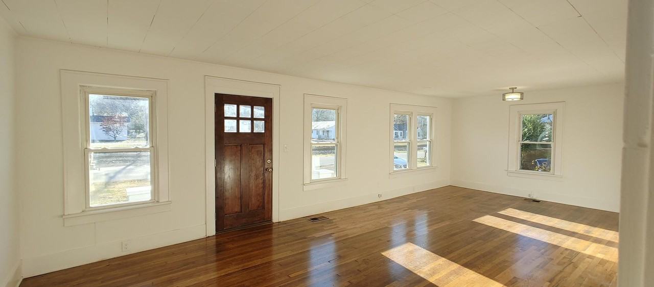 2219 LEASE ONLY - 2219 Lyndon Ave. - Photo 3 of 26