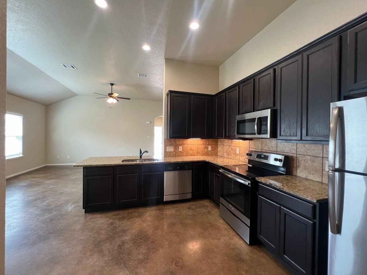 115 Stacy Ln - Photo 7 of 19