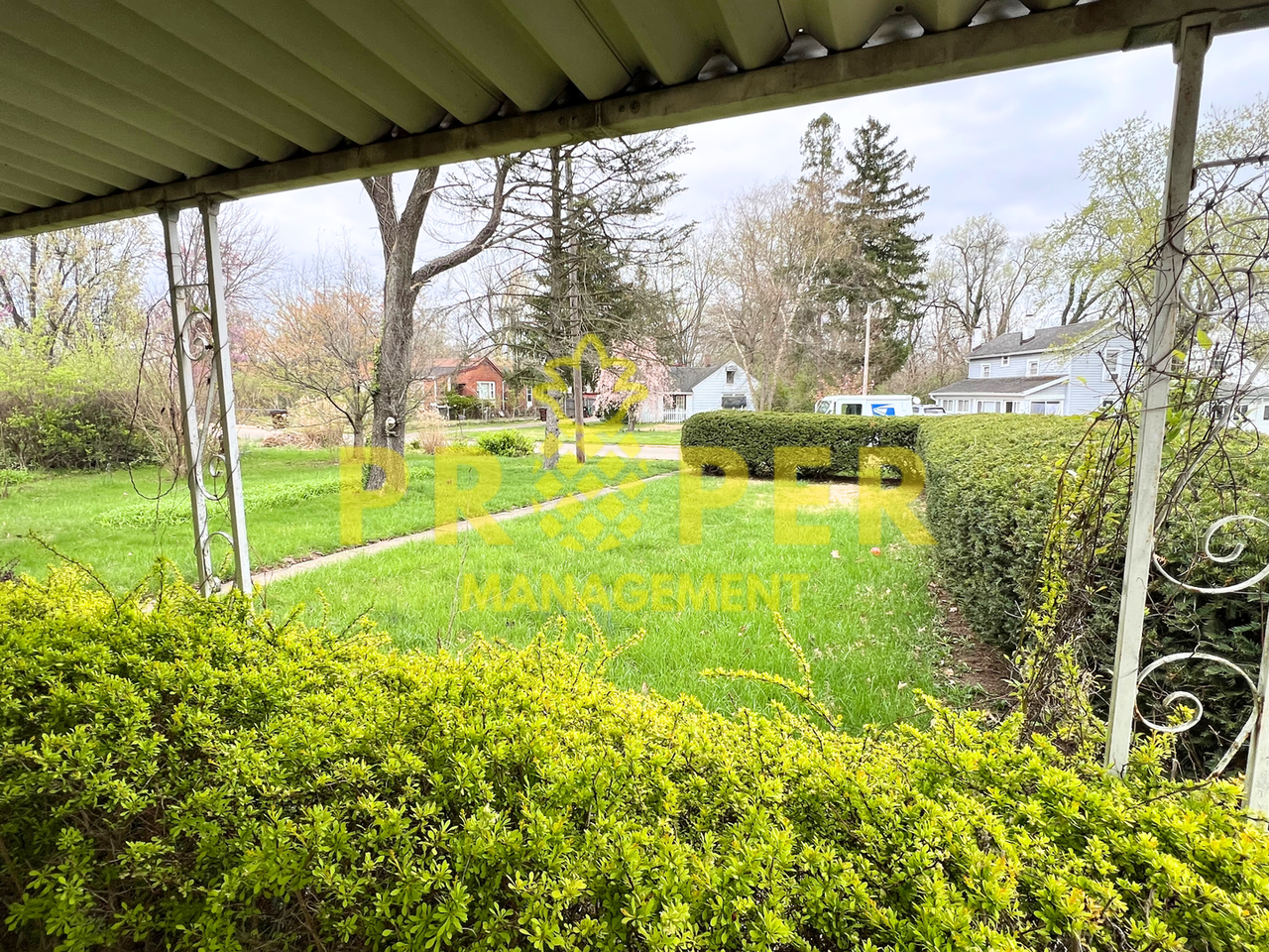 2501 Fairport Ave - Photo 2 of 12