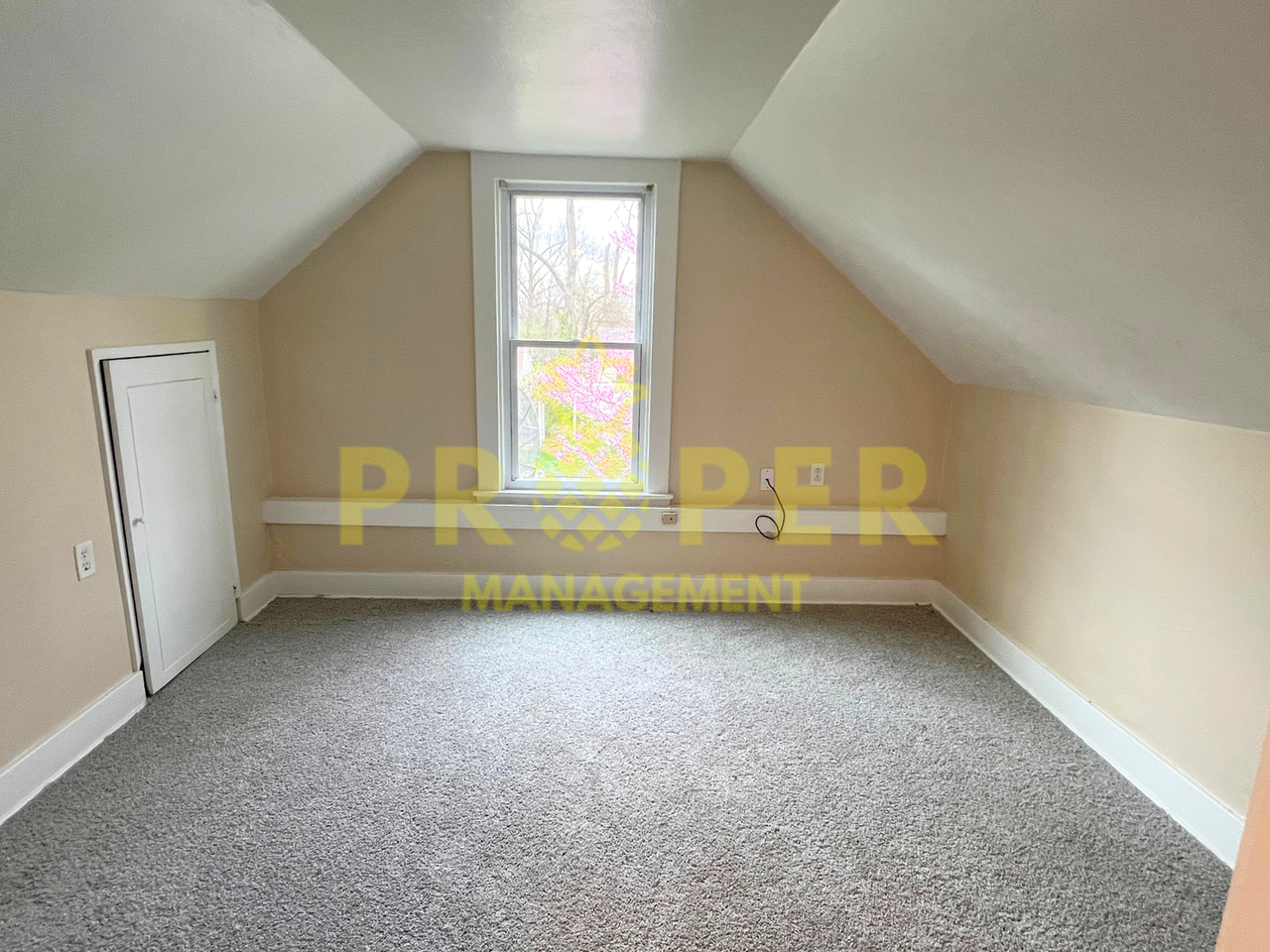 2501 Fairport Ave - Photo 5 of 12