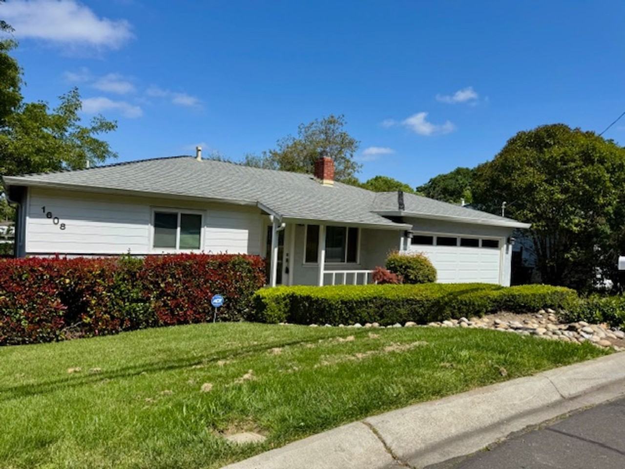 1608 Poplar Dr - Photo 2 of 27