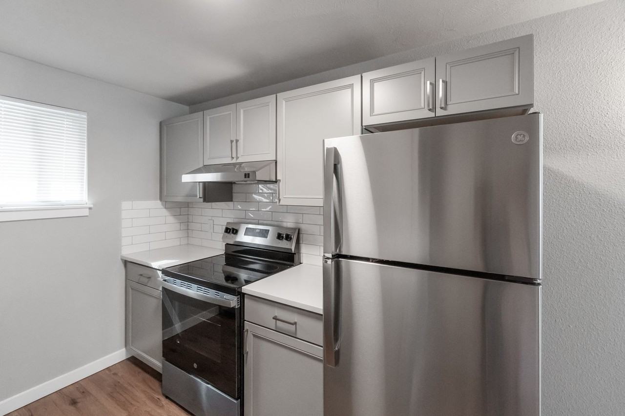 1711 1711 / 1713 W Fairview Ave - Photo 3 of 22