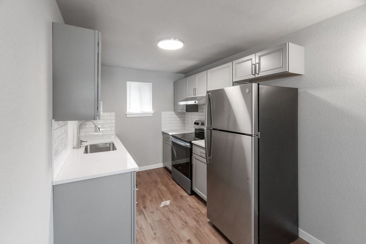 1711 1711 / 1713 W Fairview Ave - Photo 2 of 22