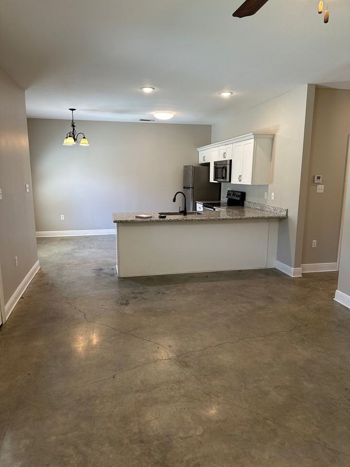 103 Tina Dr - Photo 2 of 13