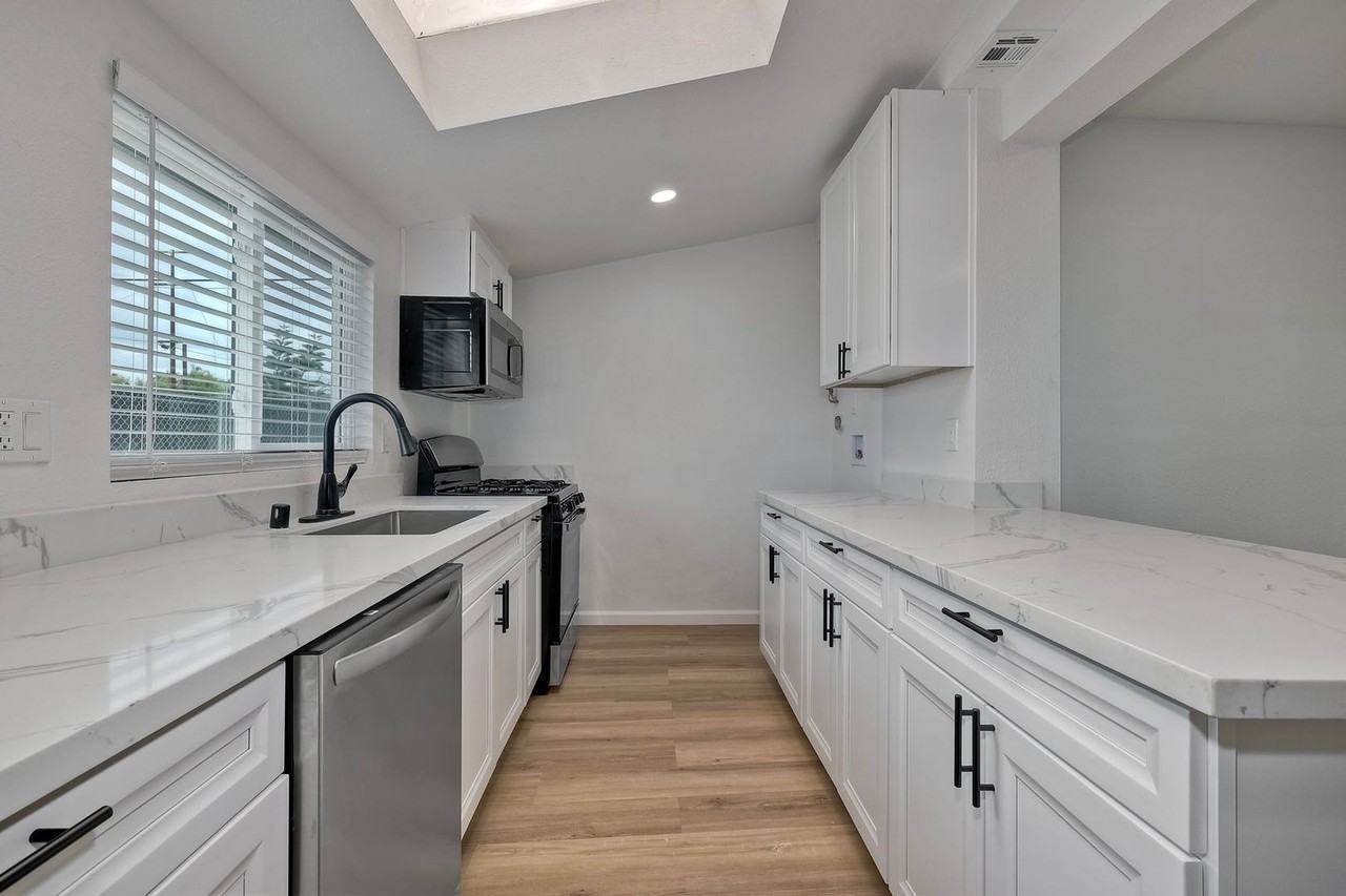 1024 Hanover St - Photo 3 of 23