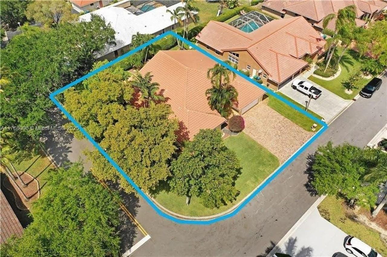 9881 Nw 49th Pl - Photo 2 of 27