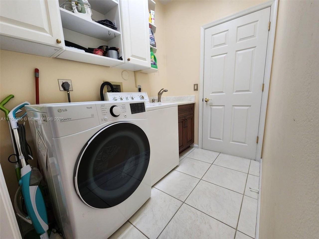 9881 Nw 49th Pl - Photo 3 of 27