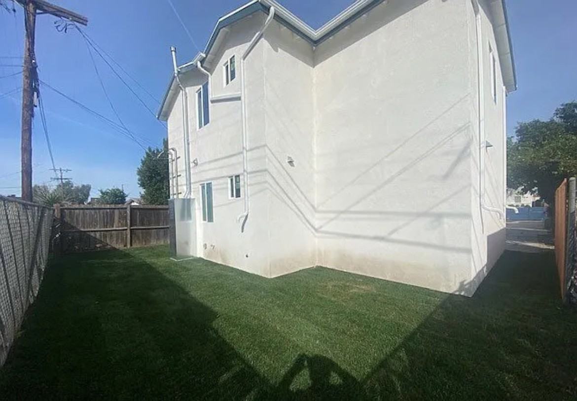 832 East 109th Street - Photo 2 of 12