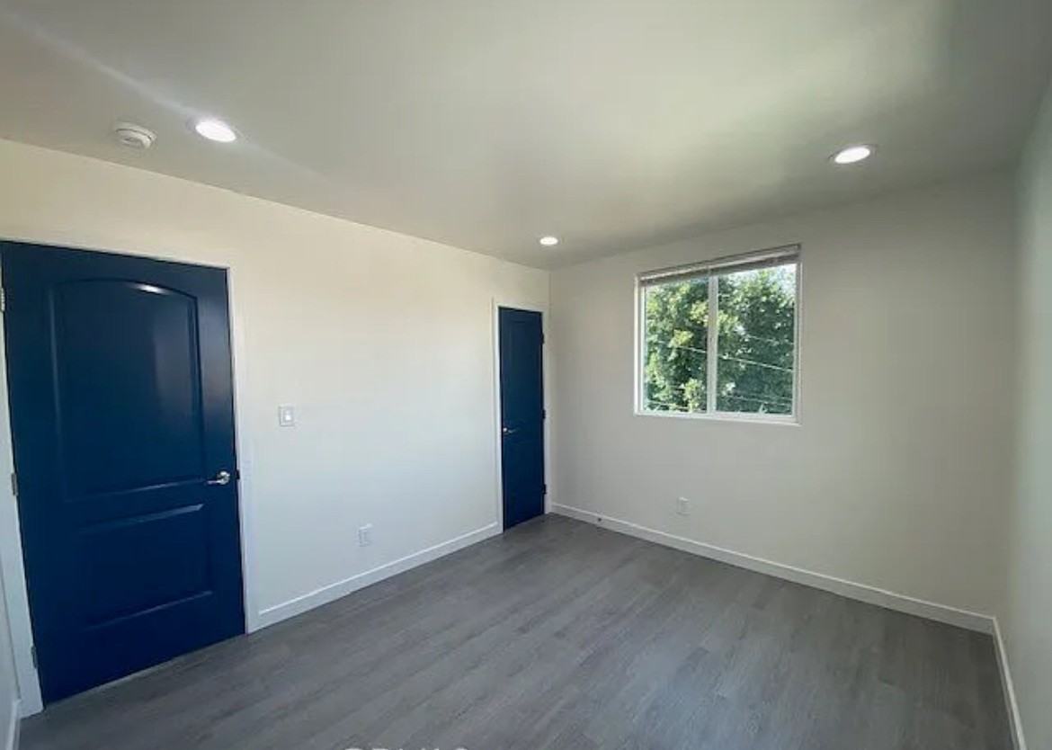 832 East 109th Street - Photo 3 of 12