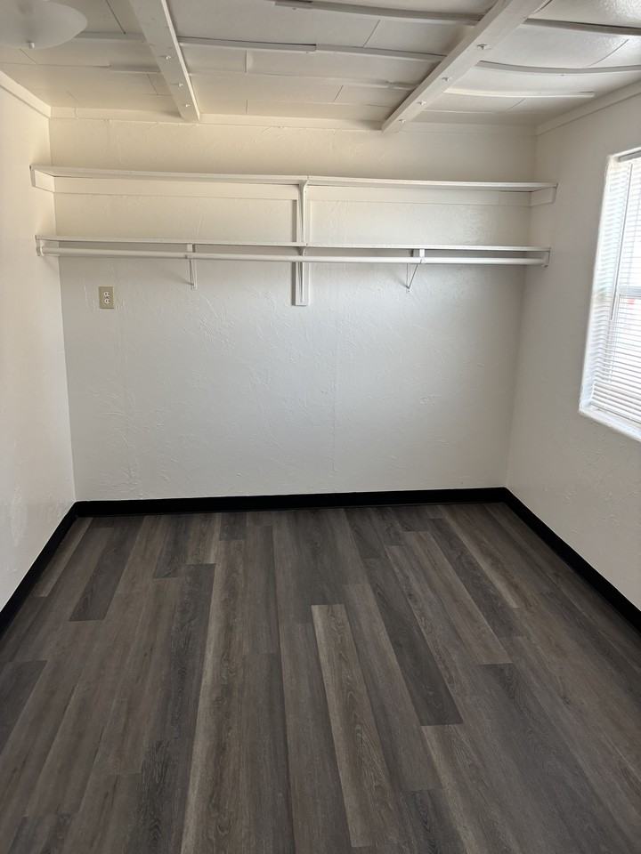 2001 West Broadway Street - Photo 5 of 26