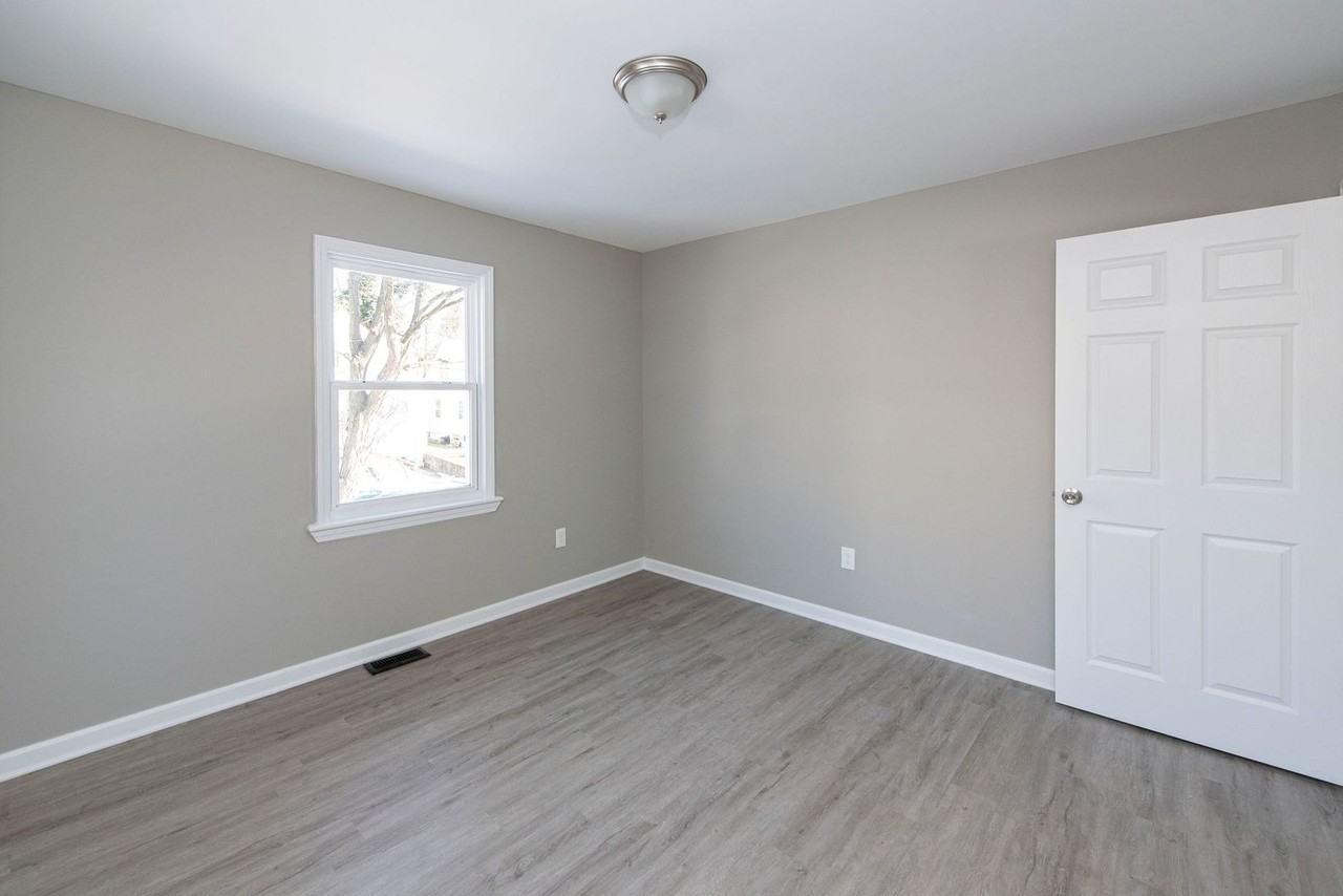 4715 Green Glen Ln - Photo 7 of 32
