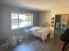 featured image of 1456 N Farwell Ave