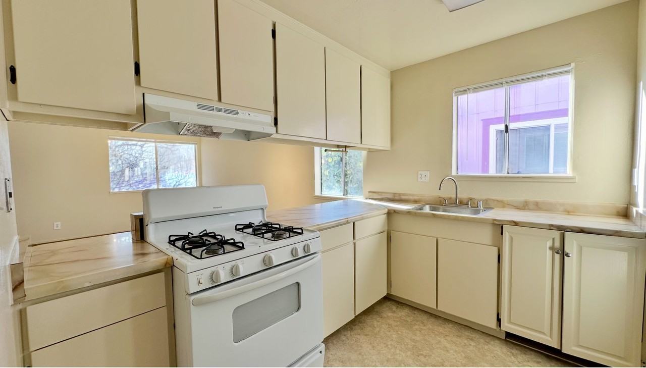 1241 54th St Apt A - Photo 3 of 11