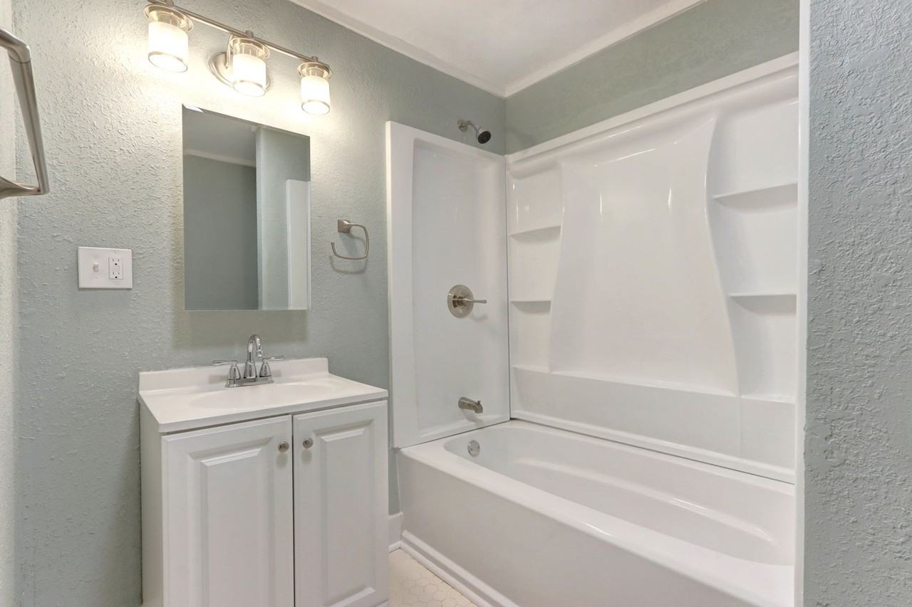 1511 Reynolds St - Photo 3 of 26