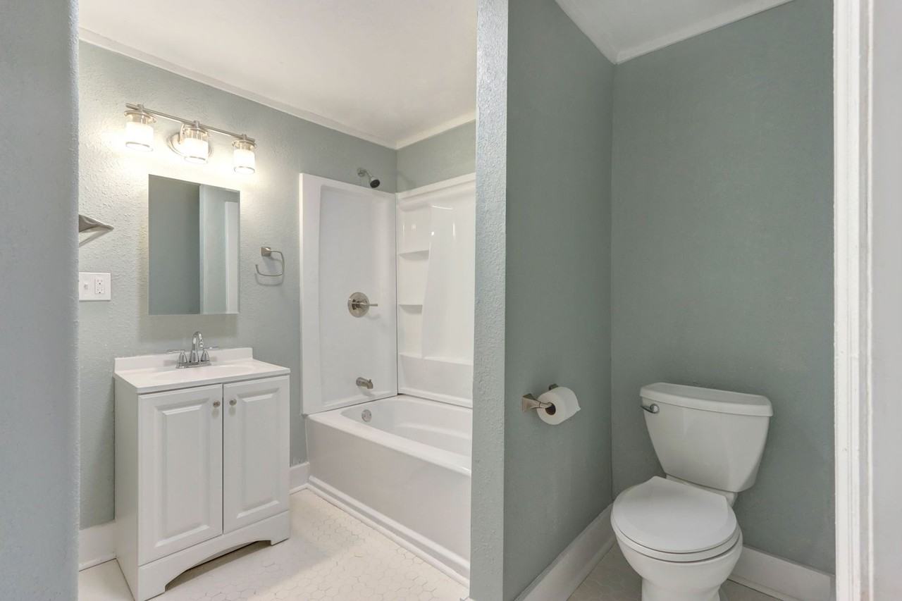 1511 Reynolds St - Photo 2 of 26