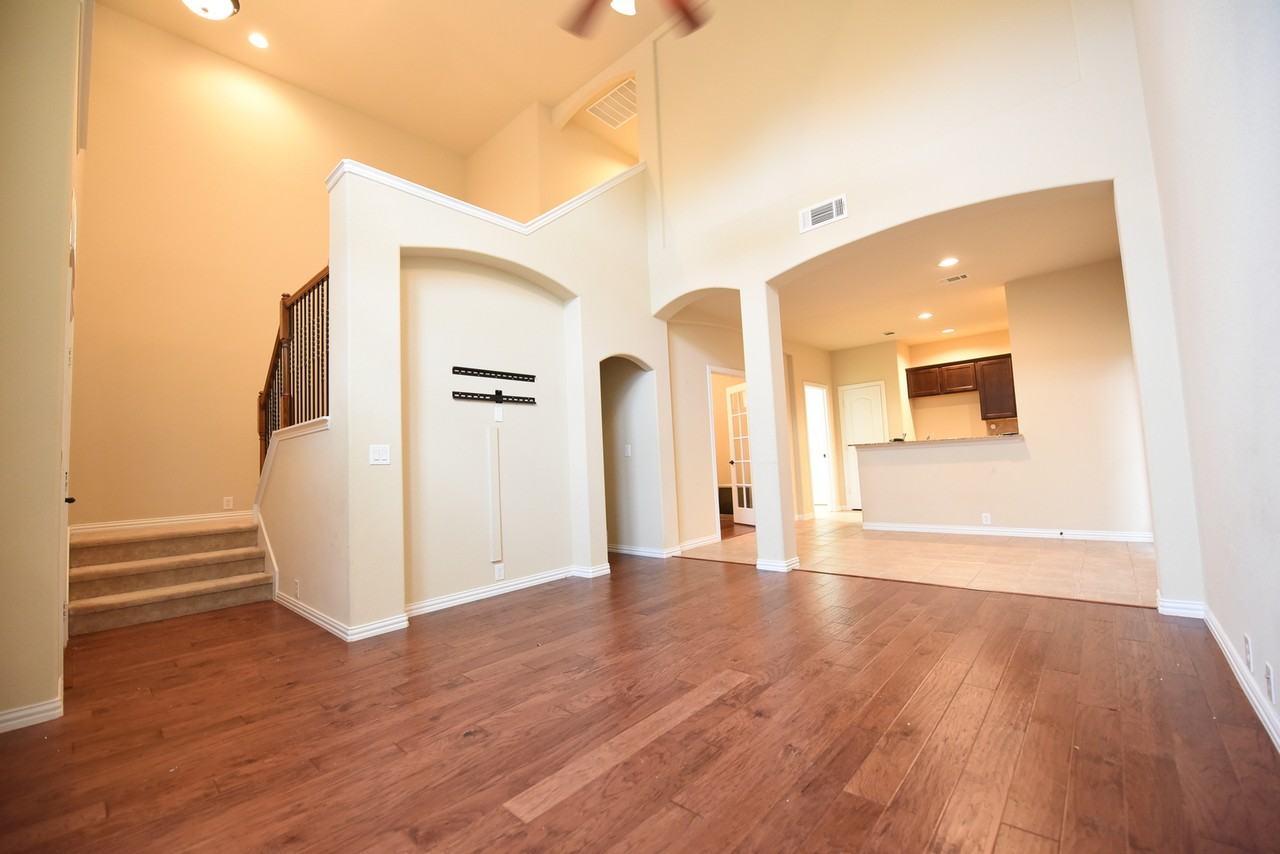 855 Llano Dr - Photo 2 of 20