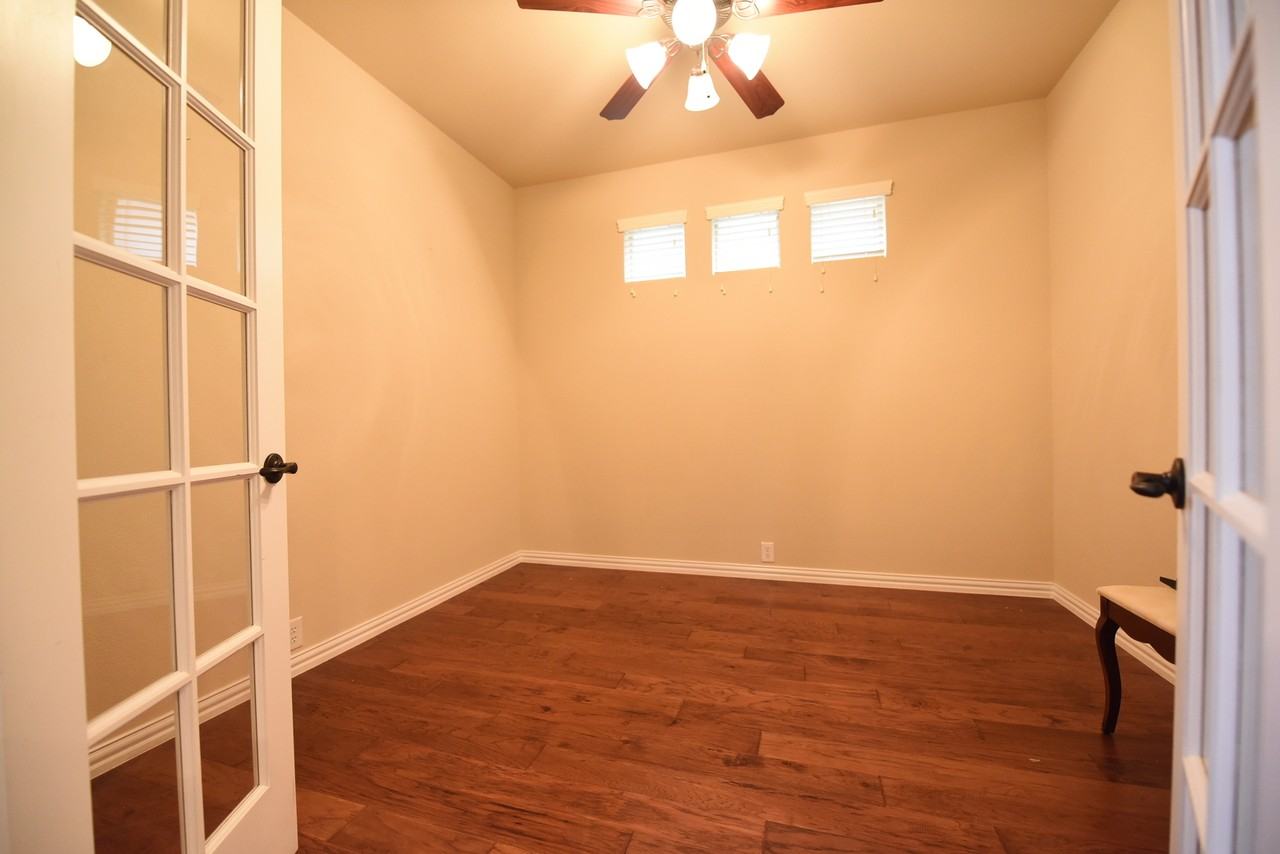855 Llano Dr - Photo 3 of 20