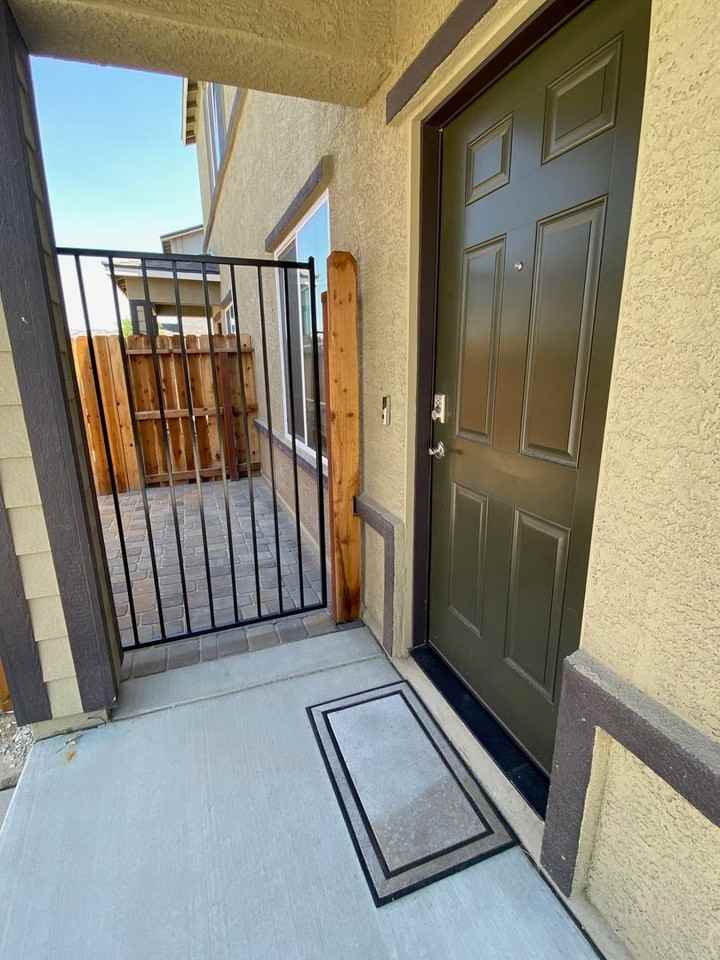 525 Autumn Breeze Cir - Photo 3 of 16