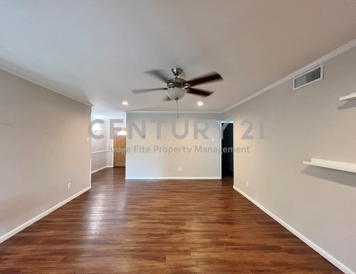 1920 Fairfield Dr - Photo 2 of 16
