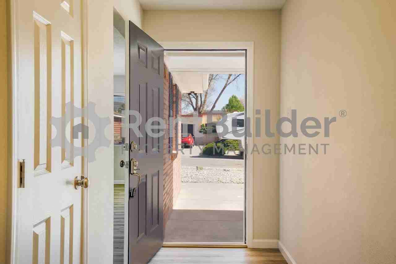 4015 Inca St Ne - Photo 2 of 24