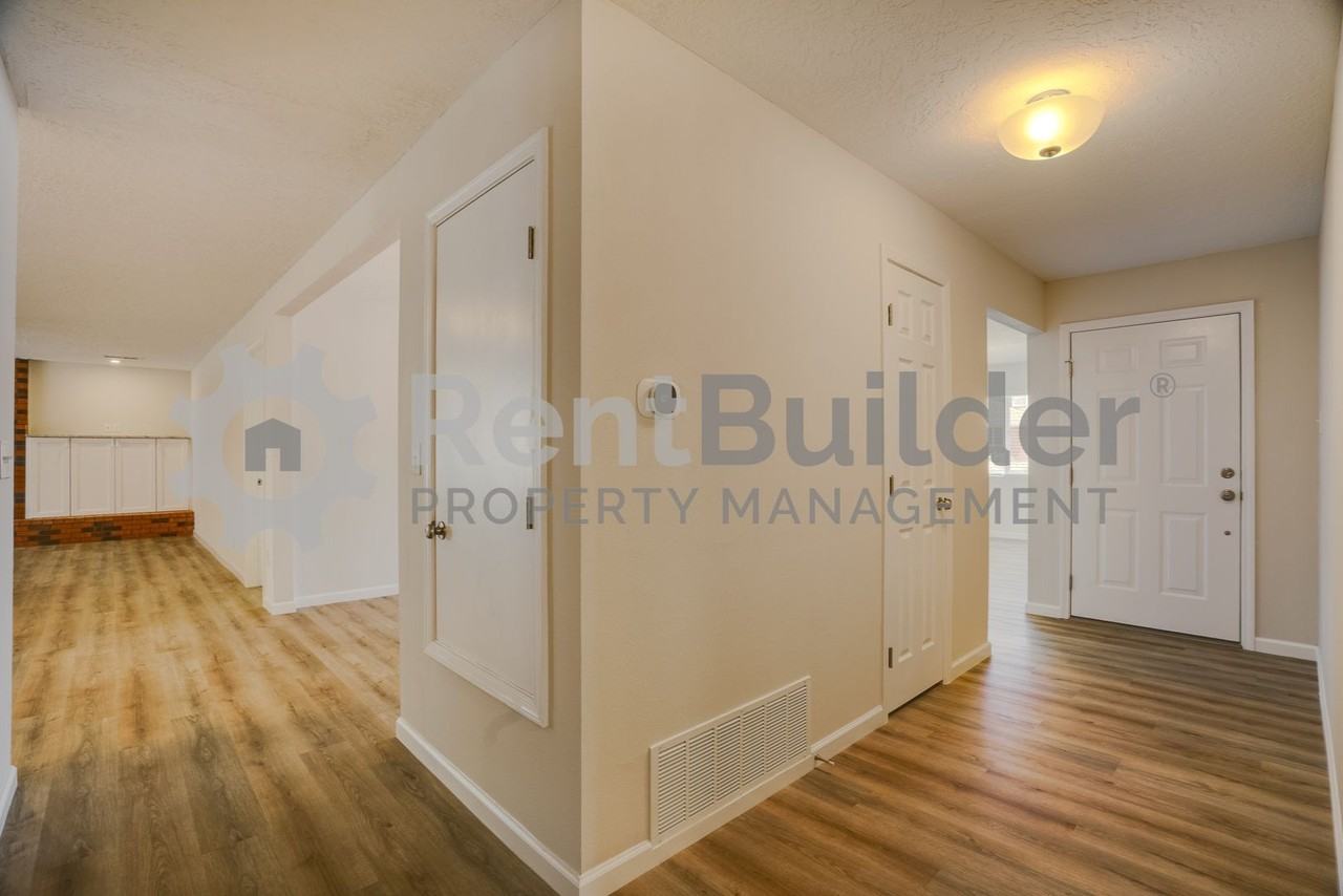 4015 Inca St Ne - Photo 3 of 24