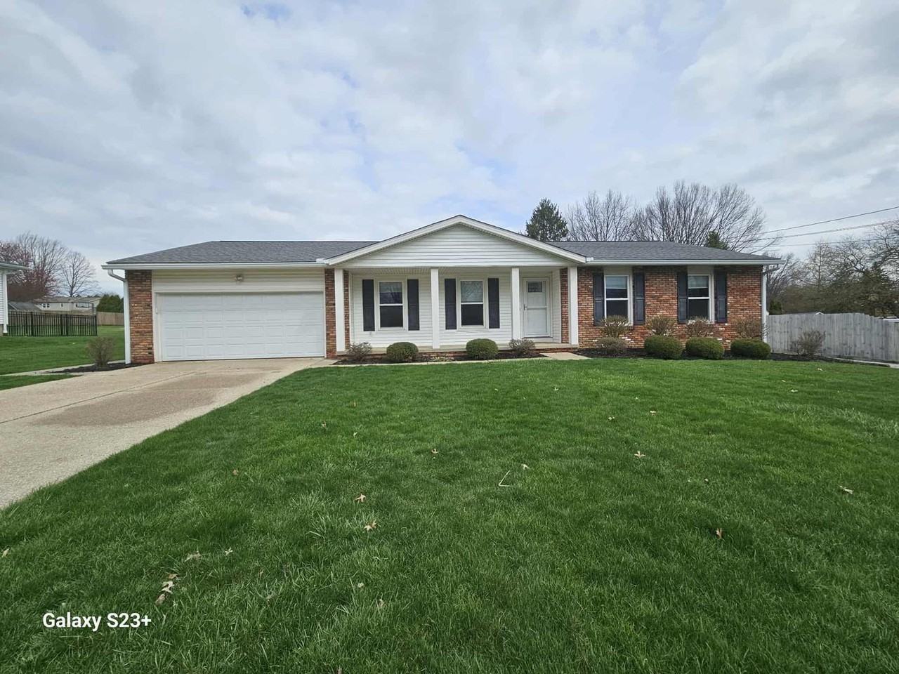 813 Beechwood Dr - Photo 2 of 27