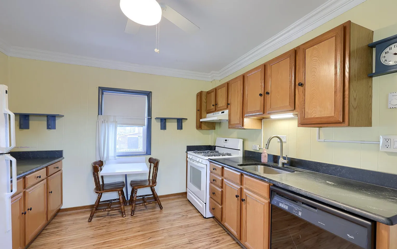 731 N Shippen St - Photo 3 of 15