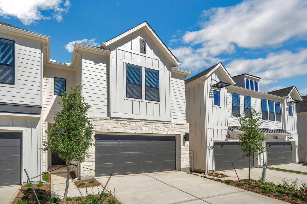 13668 Giovannis Gdn - Photo 2 of 43