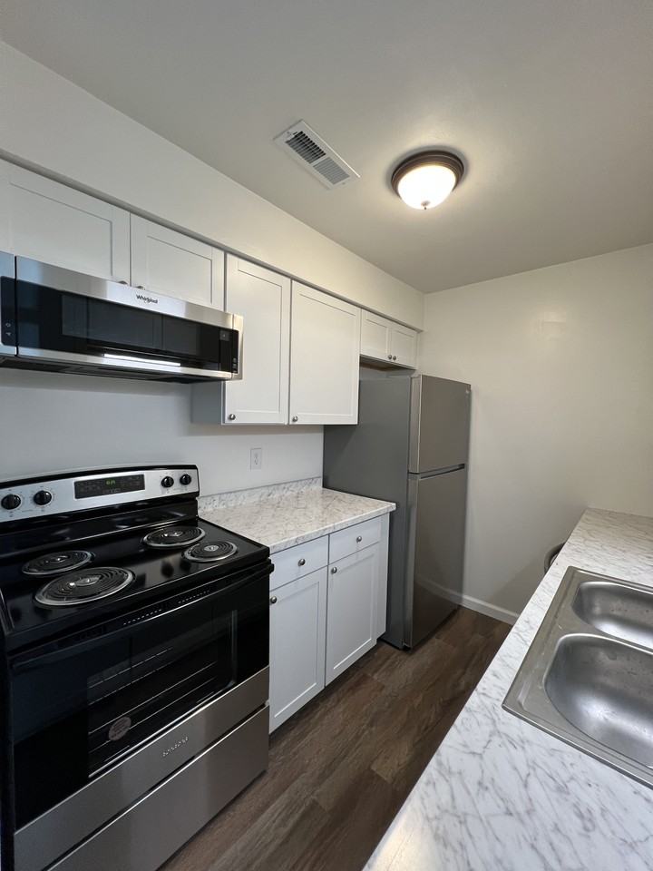 Washington Manor - Photo 5 of 13