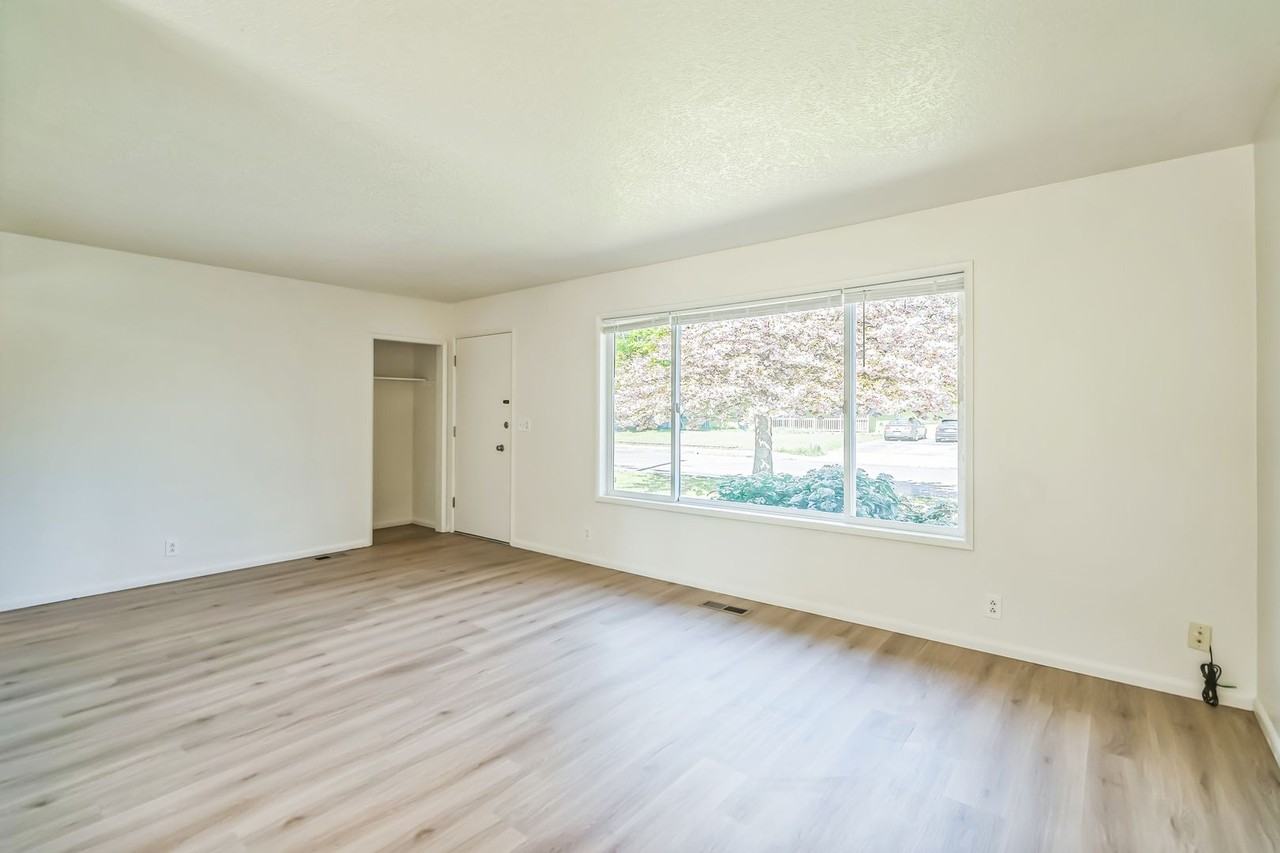 1554 Se Spruce St - Photo 4 of 14