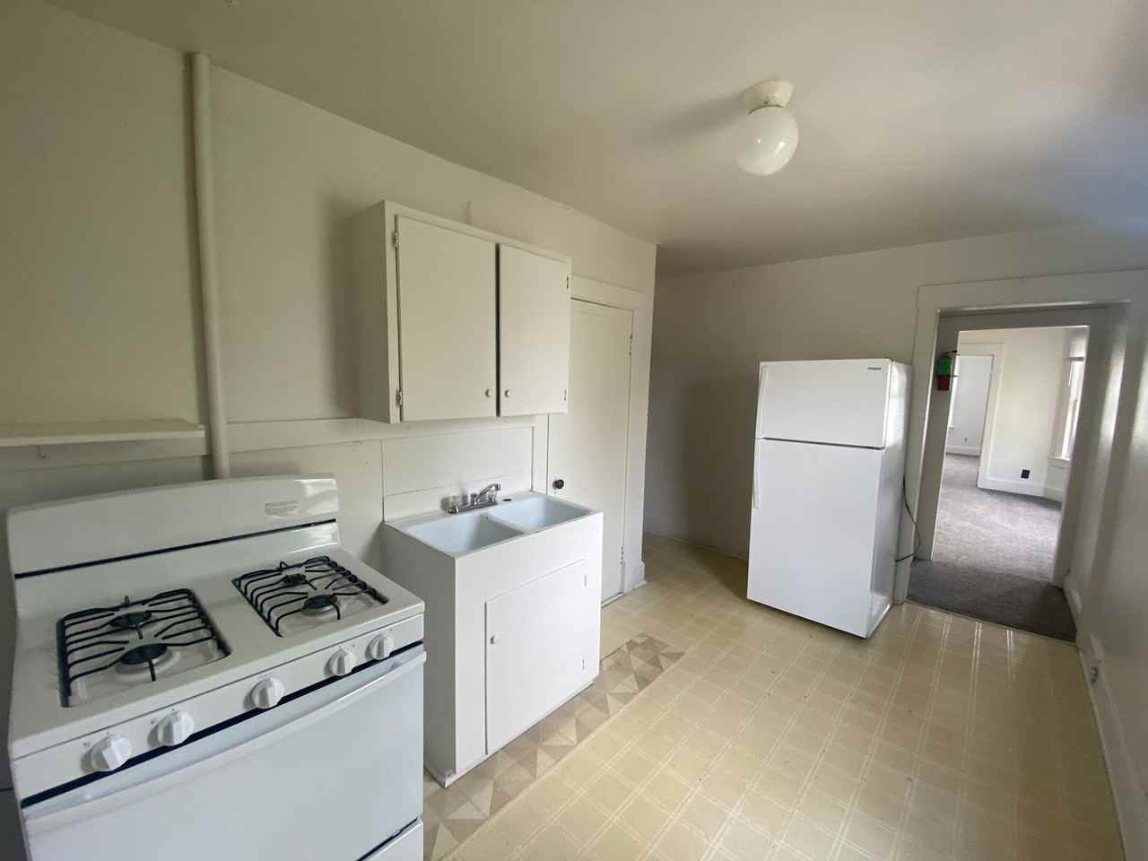 1712 W 7th St - Photo 3 of 7