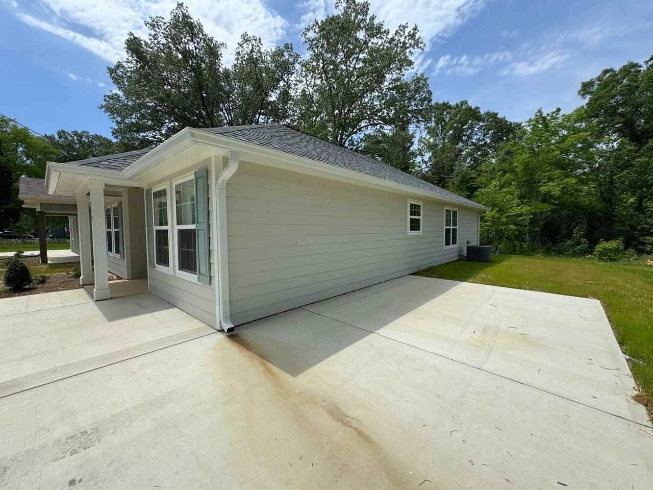 410 Hardy Ave Sw - Photo 3 of 26