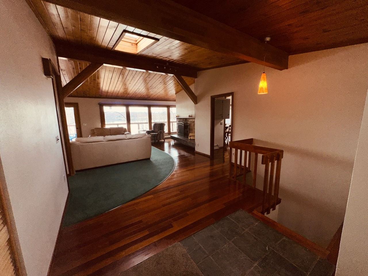 1051 N Northshore Dr - Photo 3 of 17