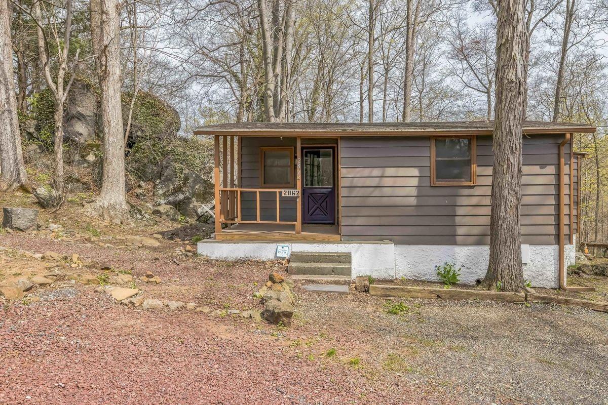 2862 Swamp Creek Rd - Photo 3 of 15