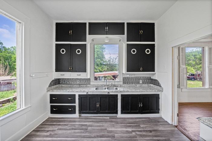 433 E Davilla St - Photo 2 of 16