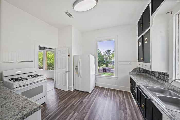 433 E Davilla St - Photo 3 of 16