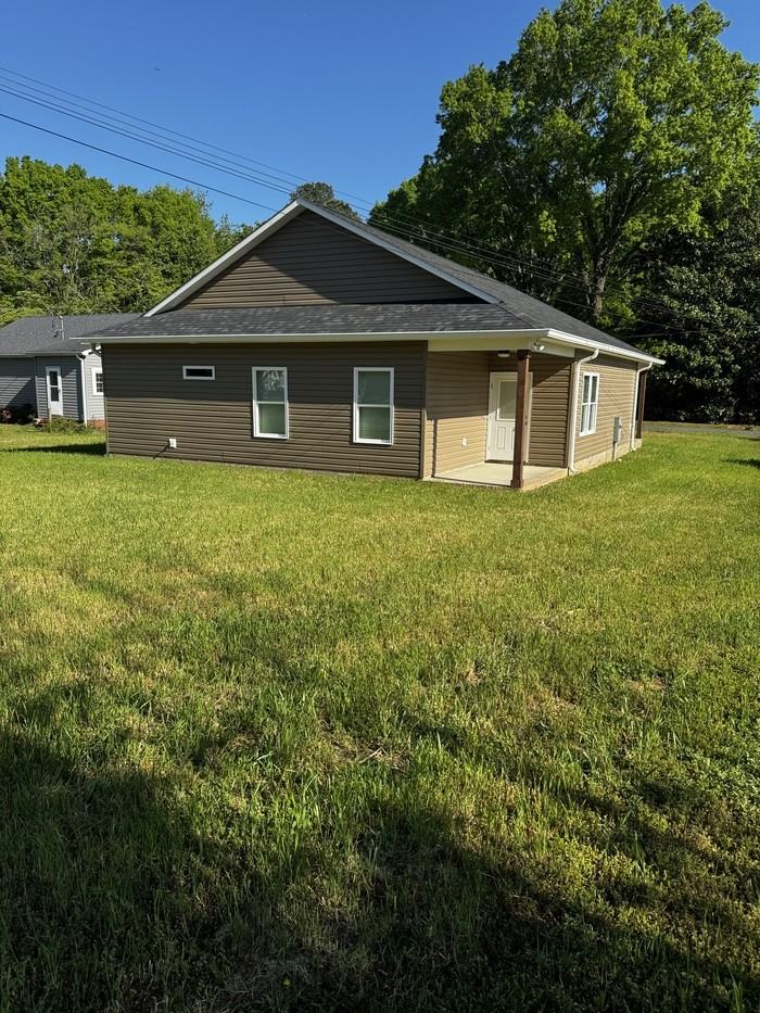 421 Reeves Ave - Photo 3 of 16